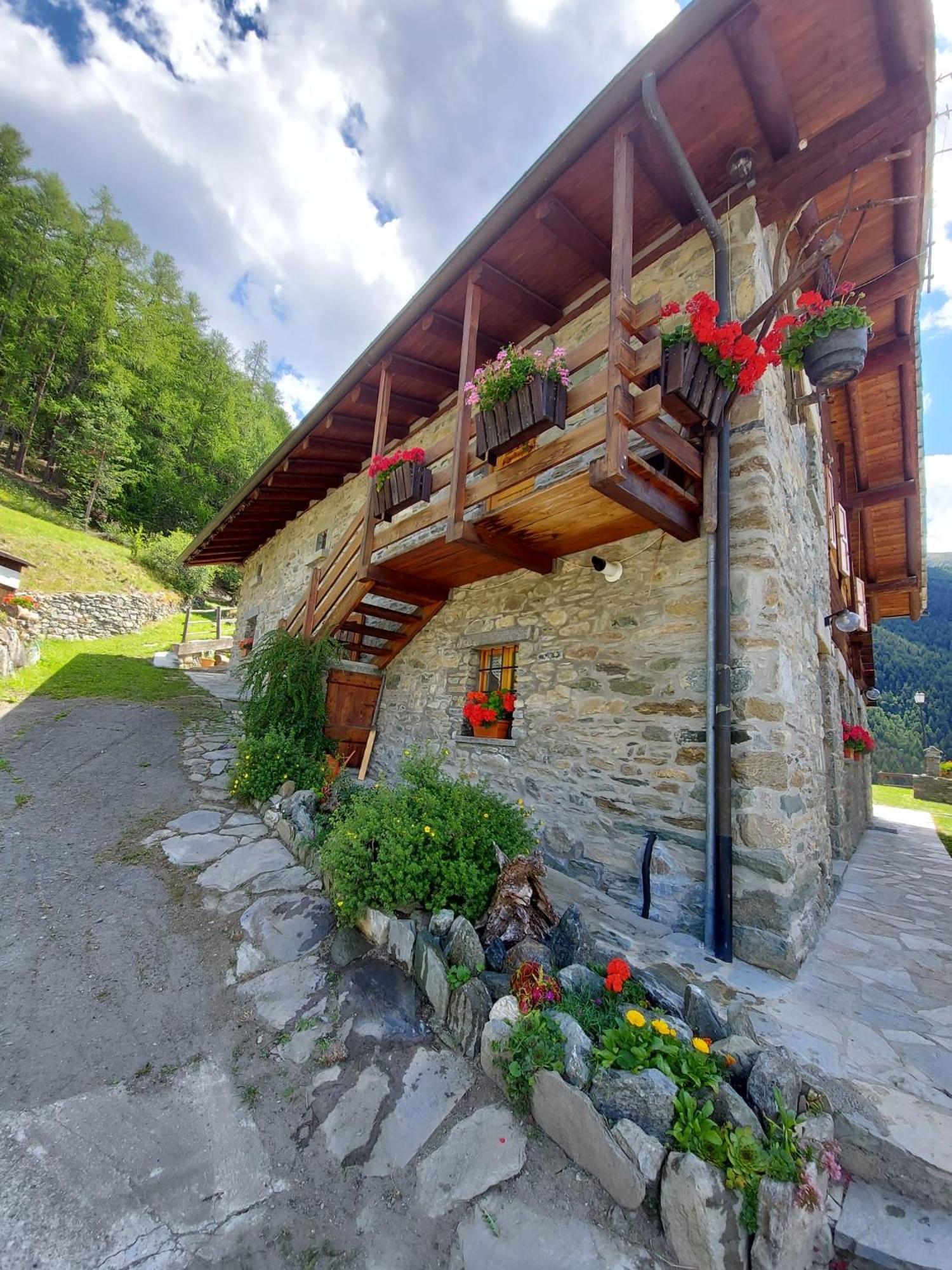 Monolocale Di Montagna Guest House Gressan Exterior foto