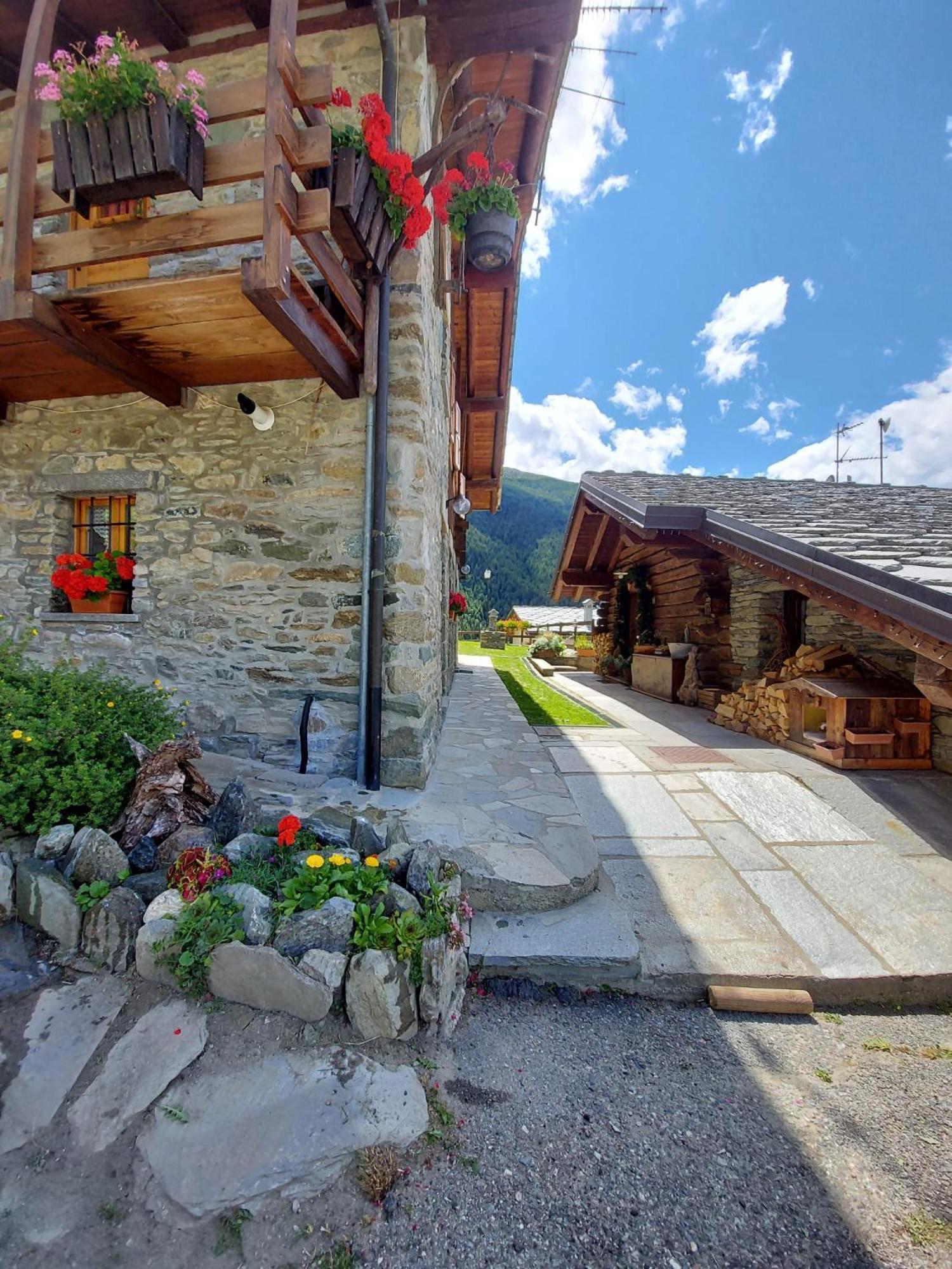 Monolocale Di Montagna Guest House Gressan Exterior foto